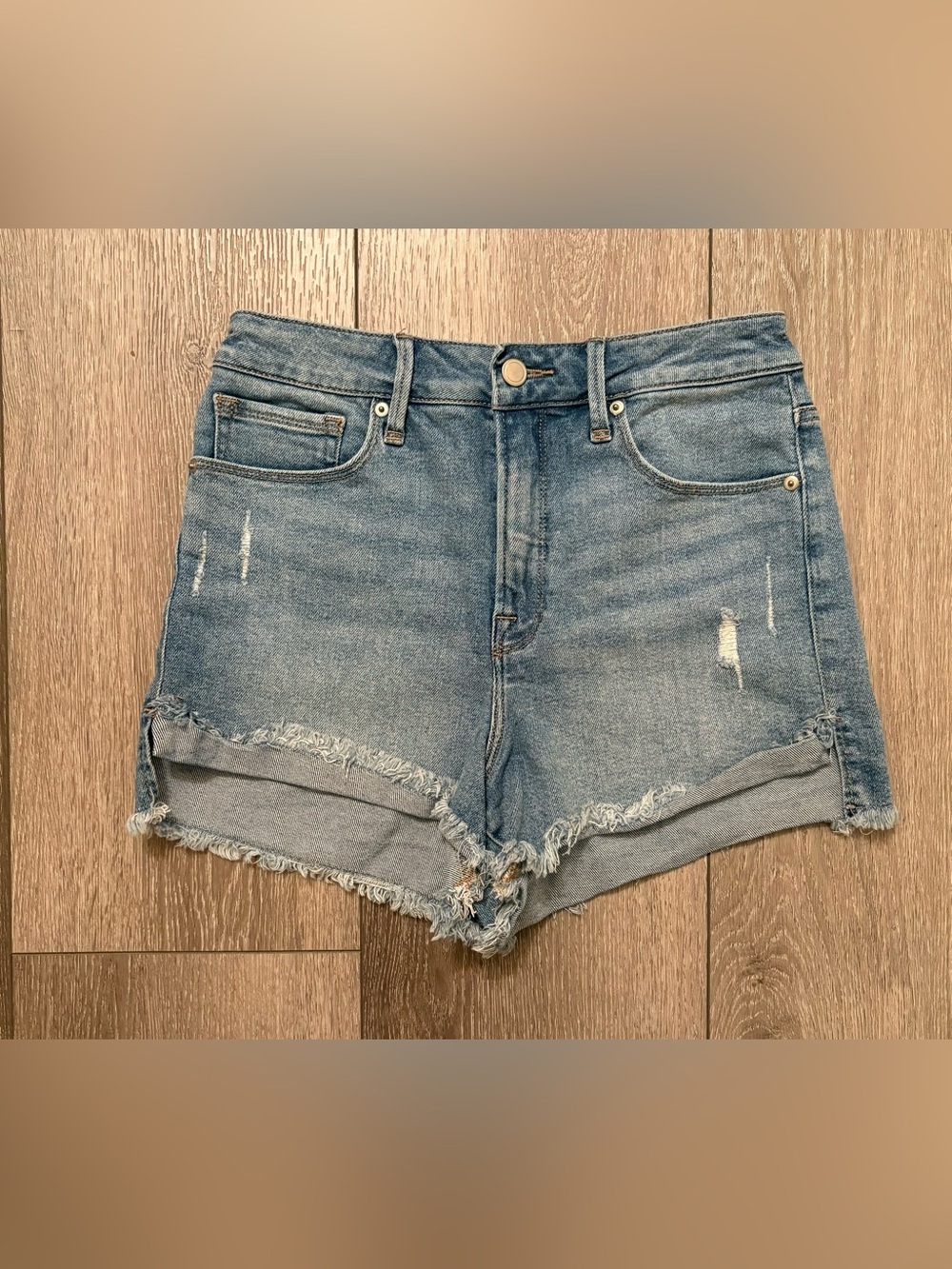 Good American Raw Hem Denim Shorts Size 6/28 Medium Wash